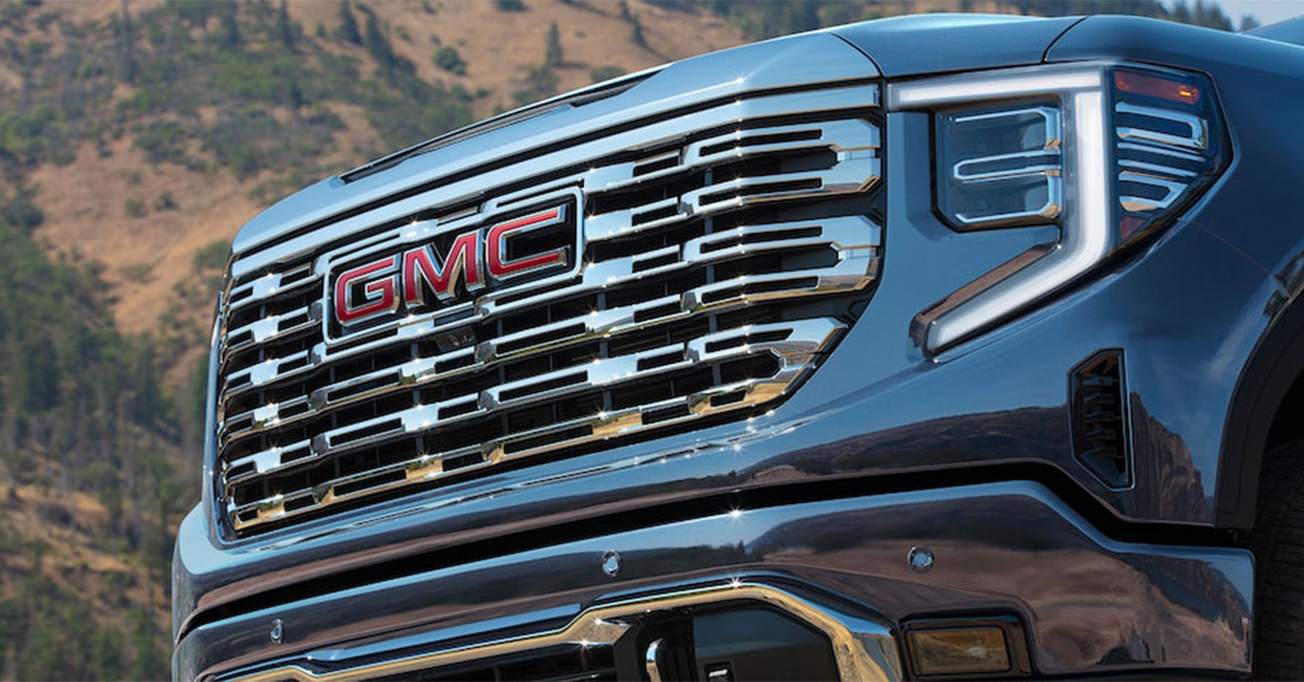 2025 GMC Sierra 1500 Grill and Logo up close