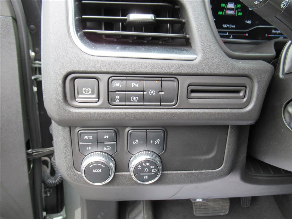 2024 GMC Yukon XL SLT