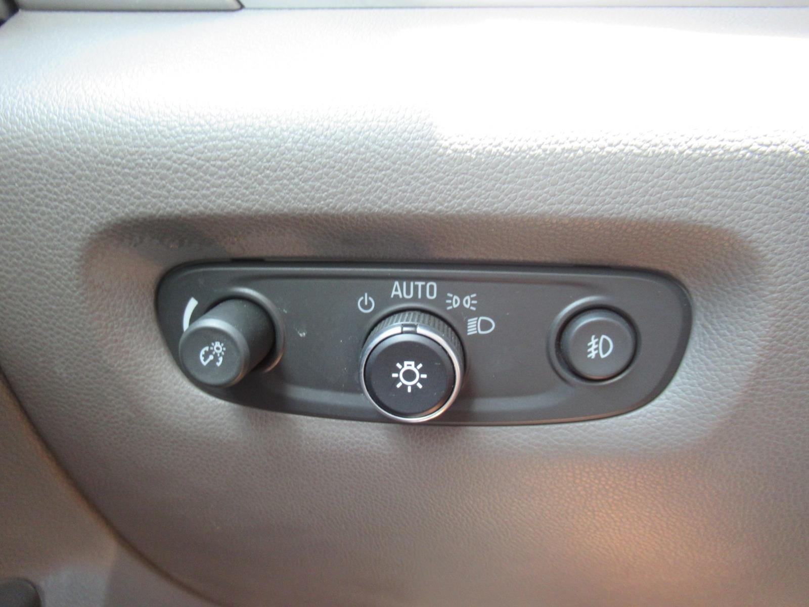 2018 Chevrolet Traverse 1LT - Photo 21