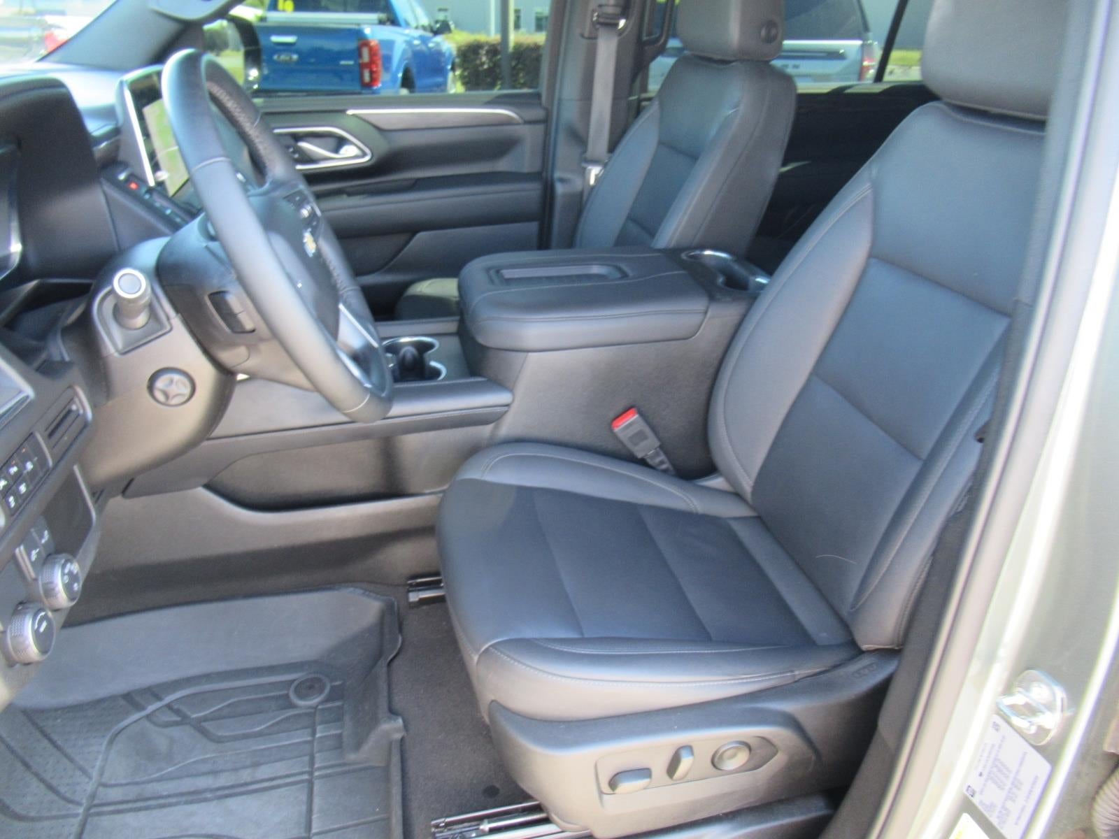 2023 Chevrolet Suburban LT - Photo 19