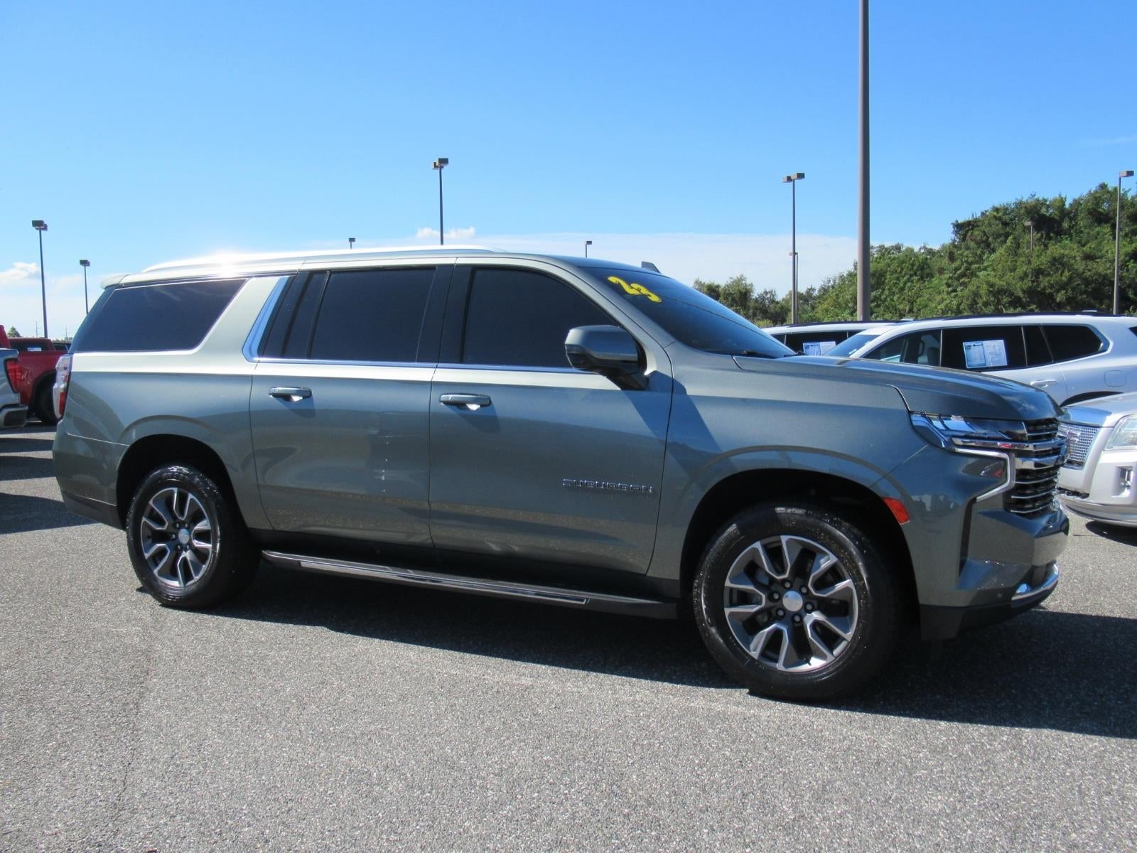 2023 Chevrolet Suburban LT