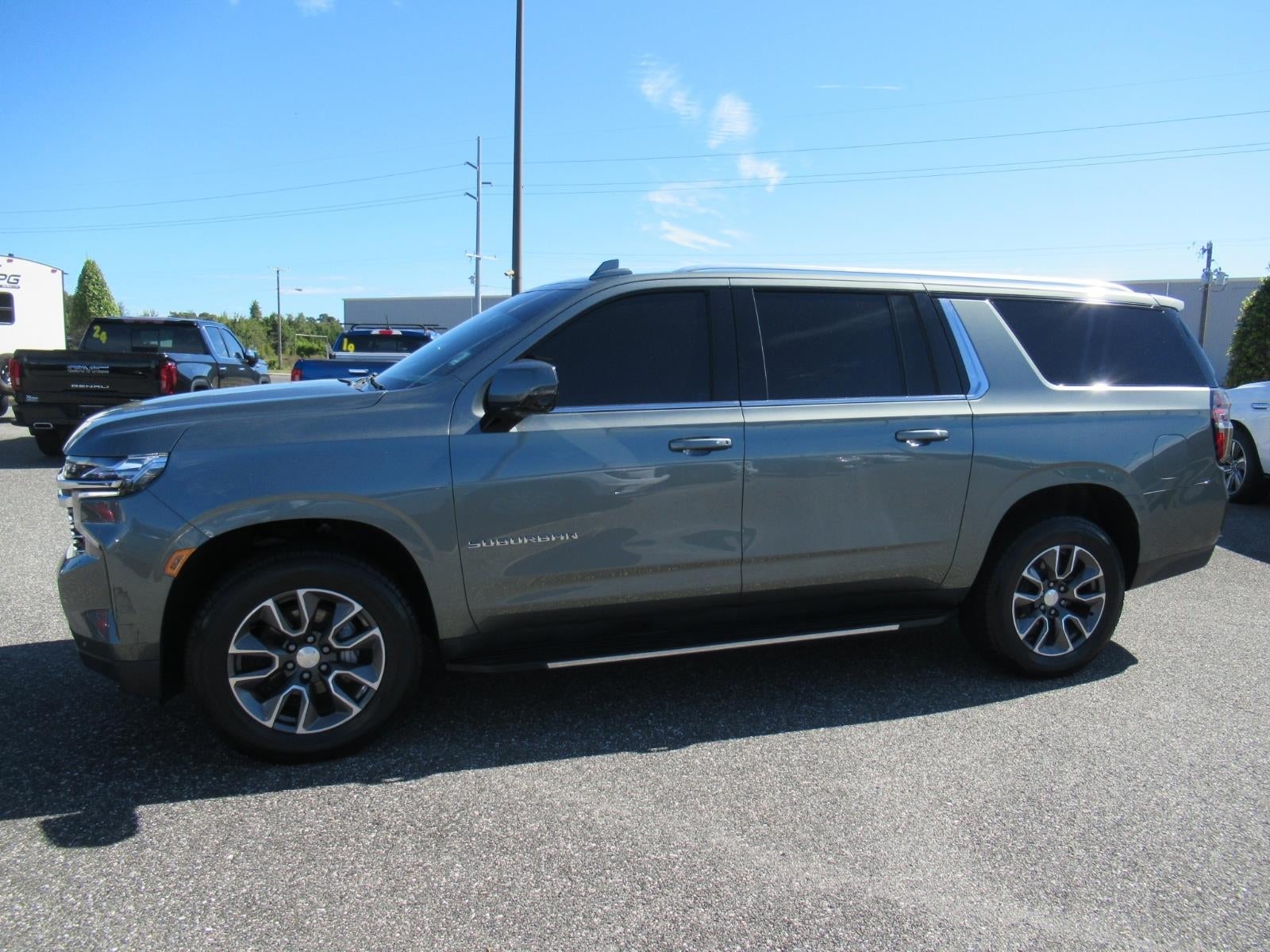 2023 Chevrolet Suburban LT