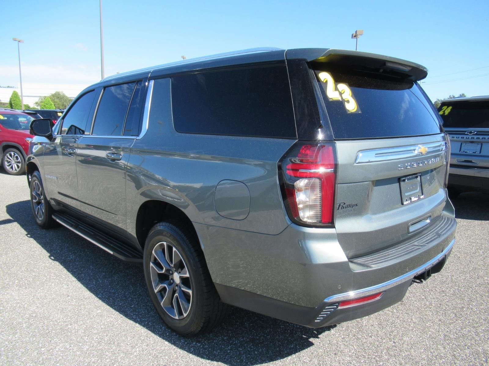 2023 Chevrolet Suburban LT