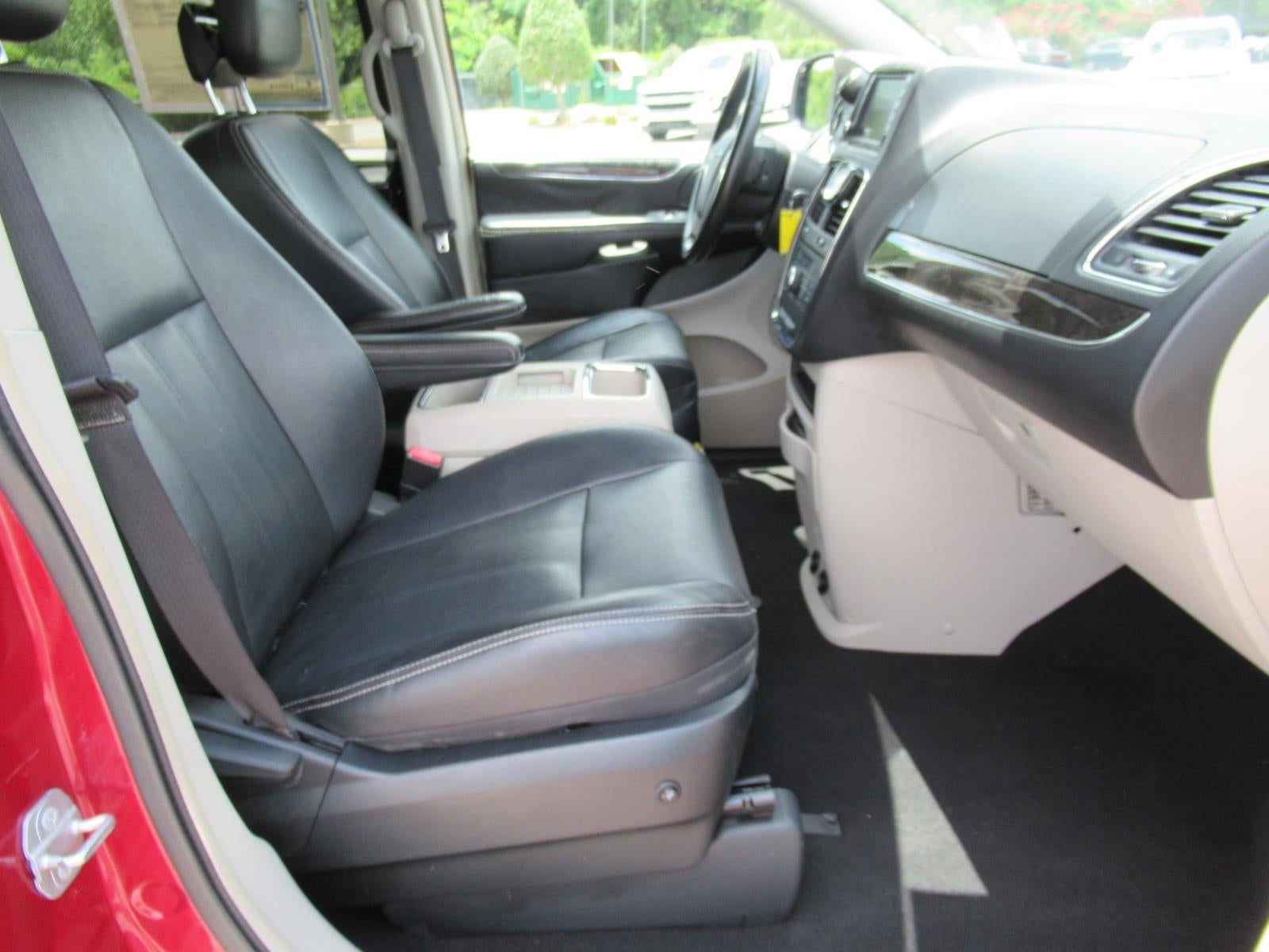 2015 Chrysler Town & Country Touring - Photo 10