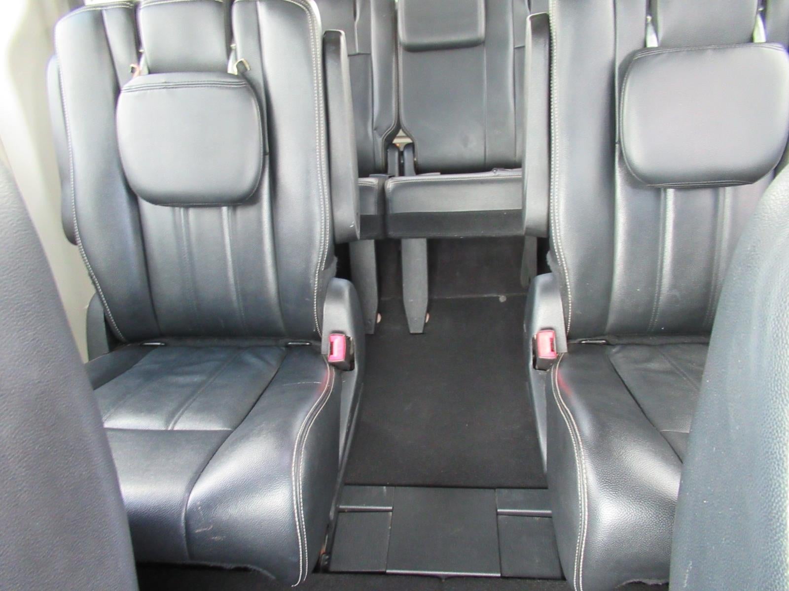 2015 Chrysler Town & Country Touring - Photo 24