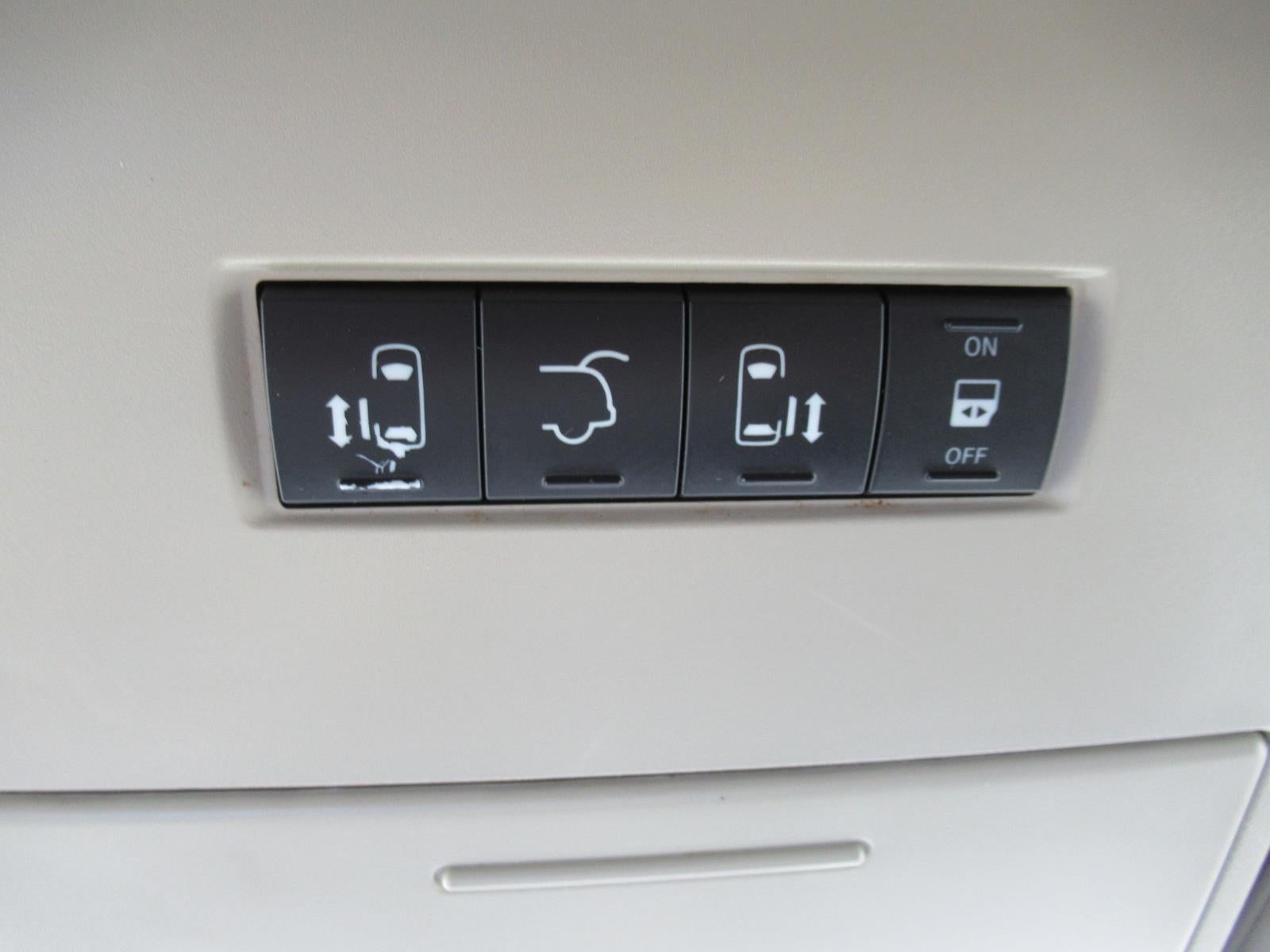 2015 Chrysler Town & Country Touring - Photo 35