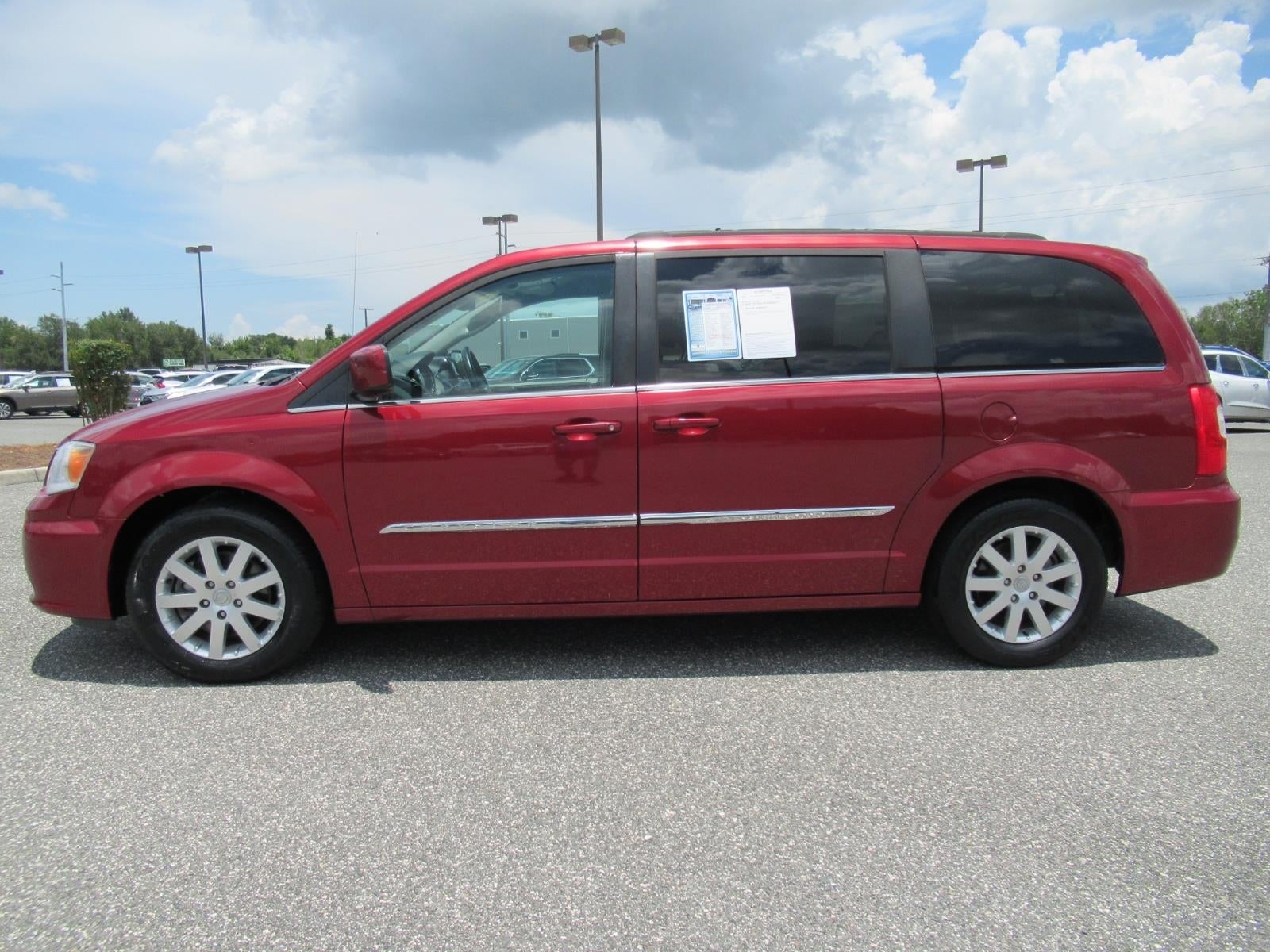 2015 Chrysler Town & Country Touring - Photo 4