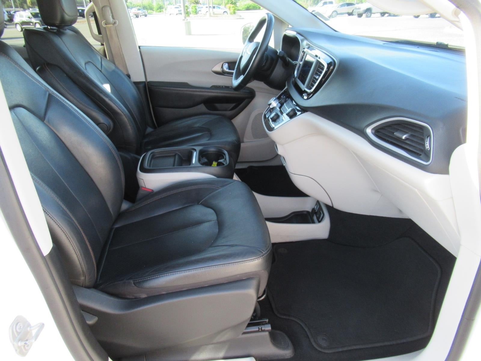 2020 Chrysler Pacifica Touring L - Photo 10
