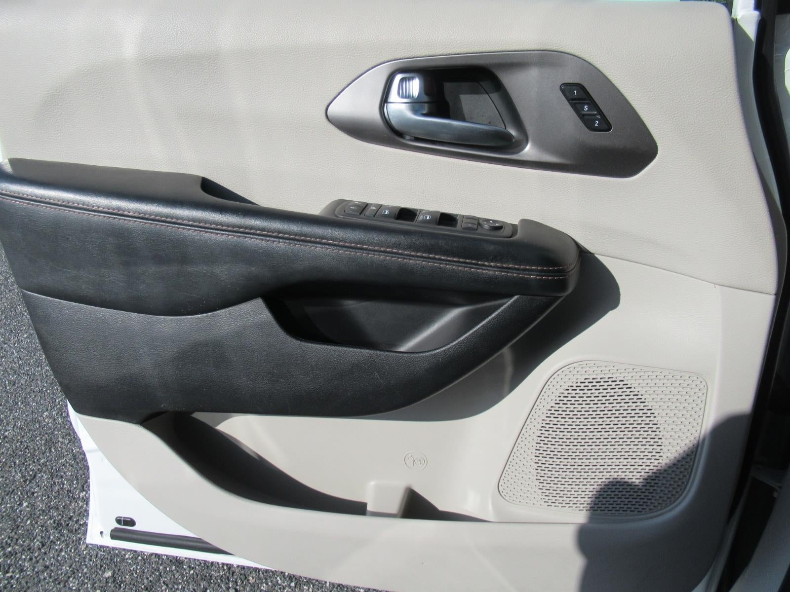 2020 Chrysler Pacifica Touring L - Photo 21