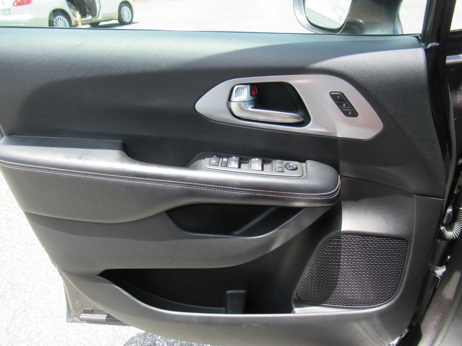 2020 Chrysler Pacifica Touring L
