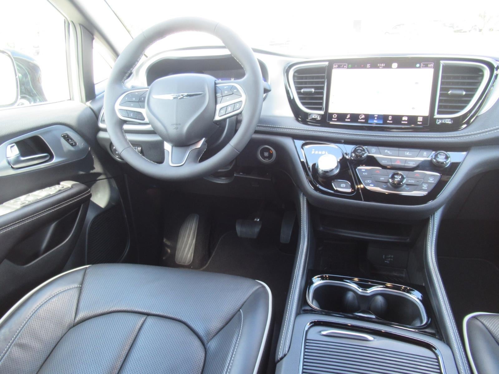 2026 Chrysler Pacifica Limited - Photo 13
