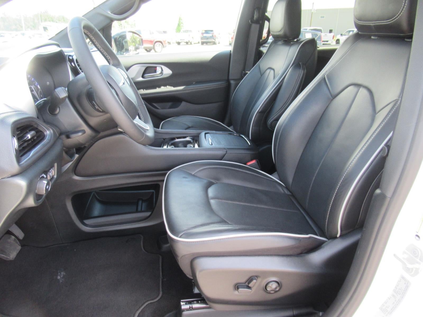 2026 Chrysler Pacifica Limited - Photo 19