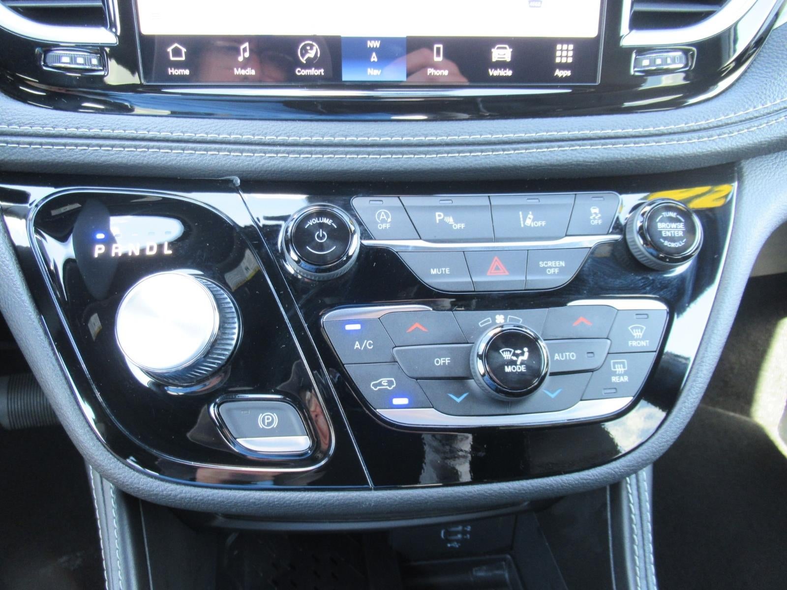 2026 Chrysler Pacifica Limited - Photo 28