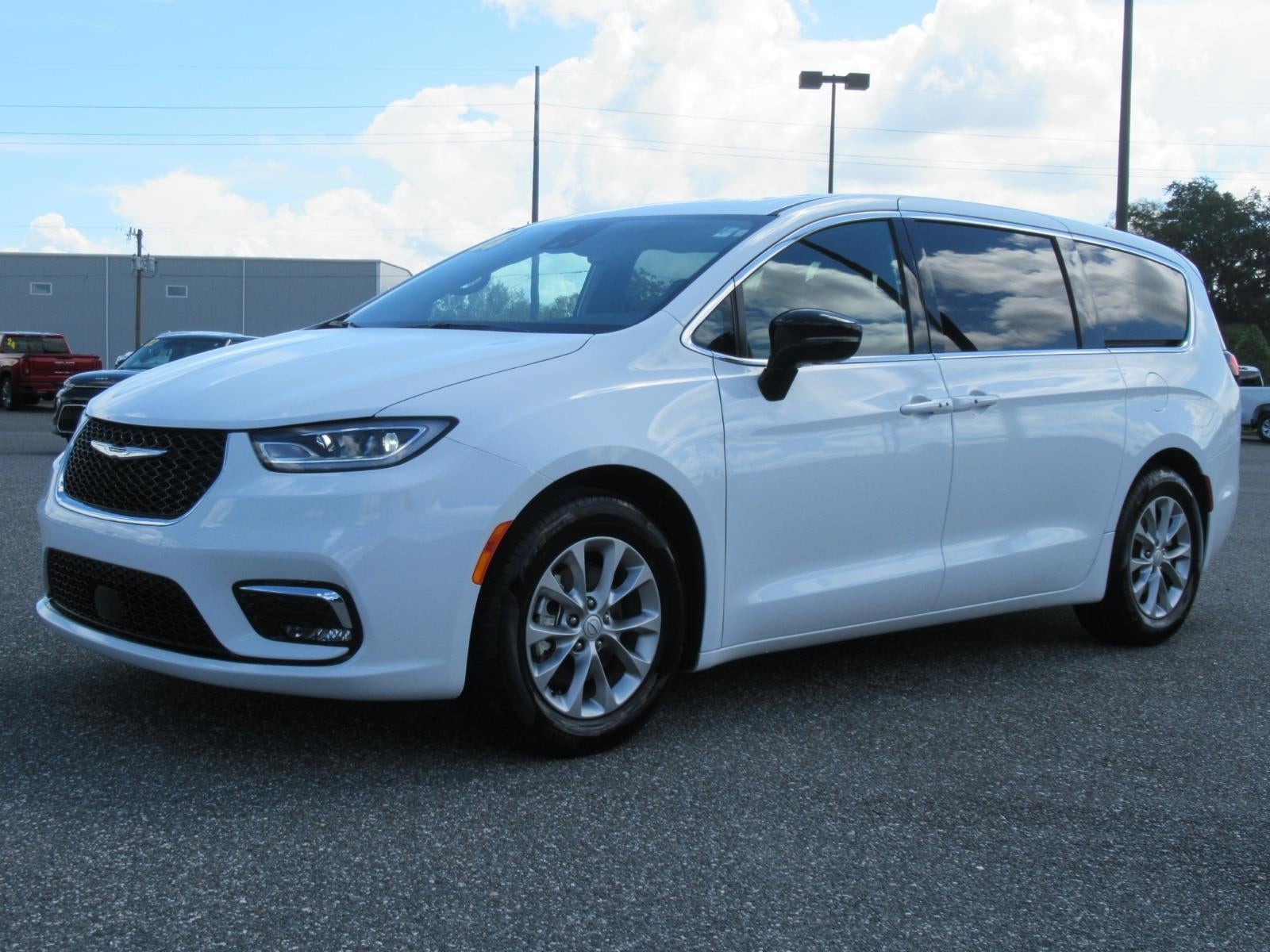 2026 Chrysler Pacifica Limited - Photo 3