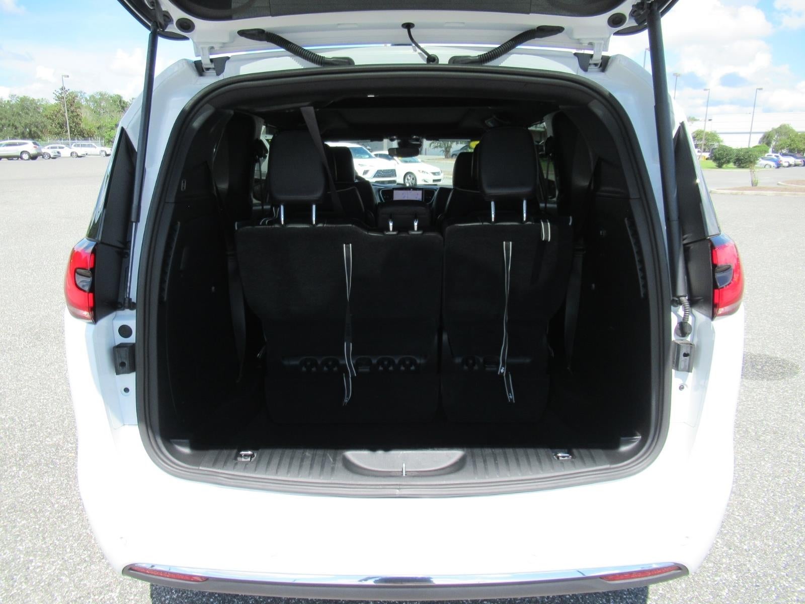 2026 Chrysler Pacifica Limited - Photo 38