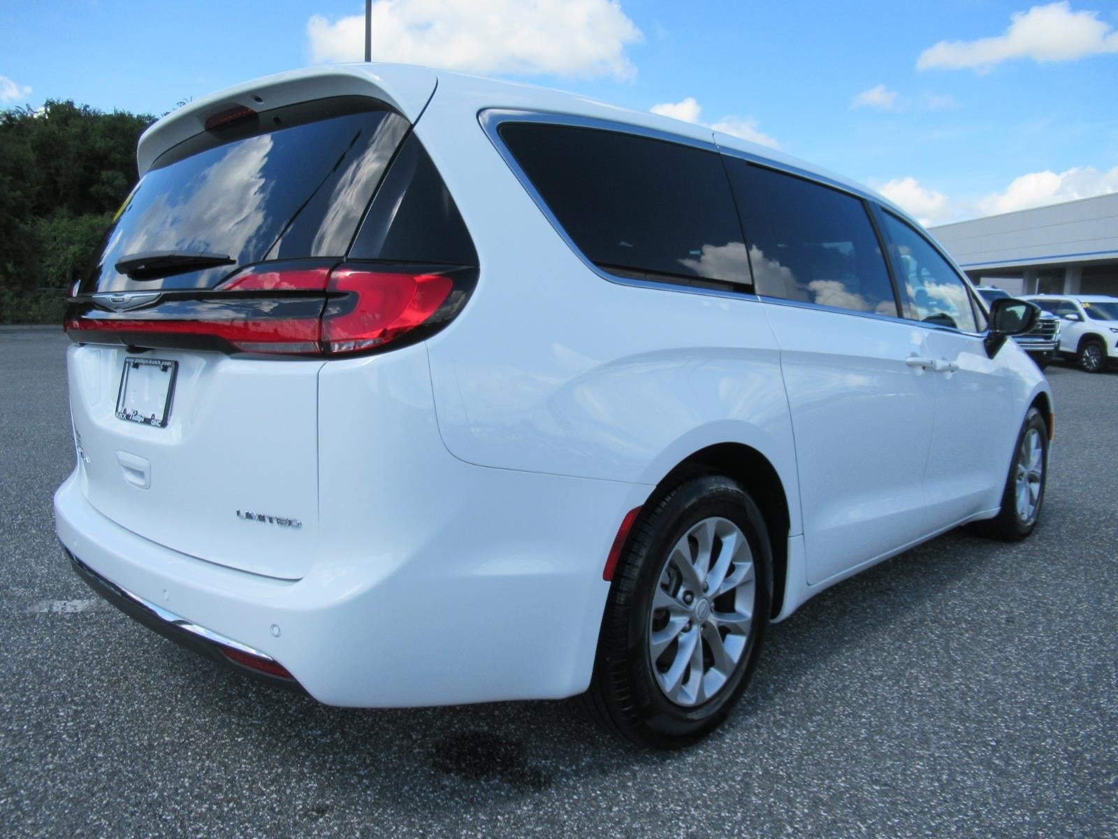 2026 Chrysler Pacifica Limited - Photo 7