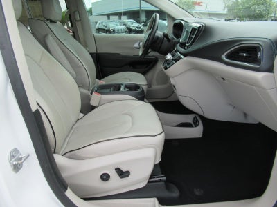 2017 Chrysler Pacifica Hybrid Platinum