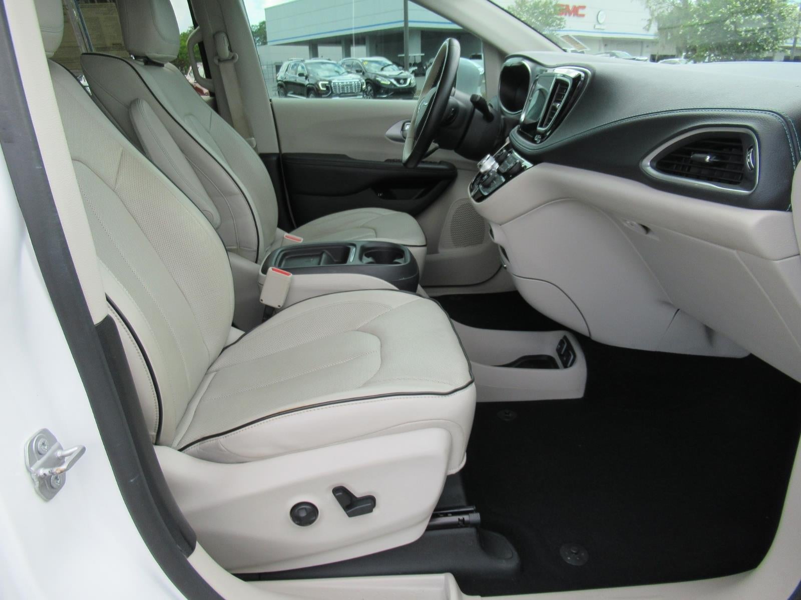 2017 Chrysler Pacifica Hybrid Platinum