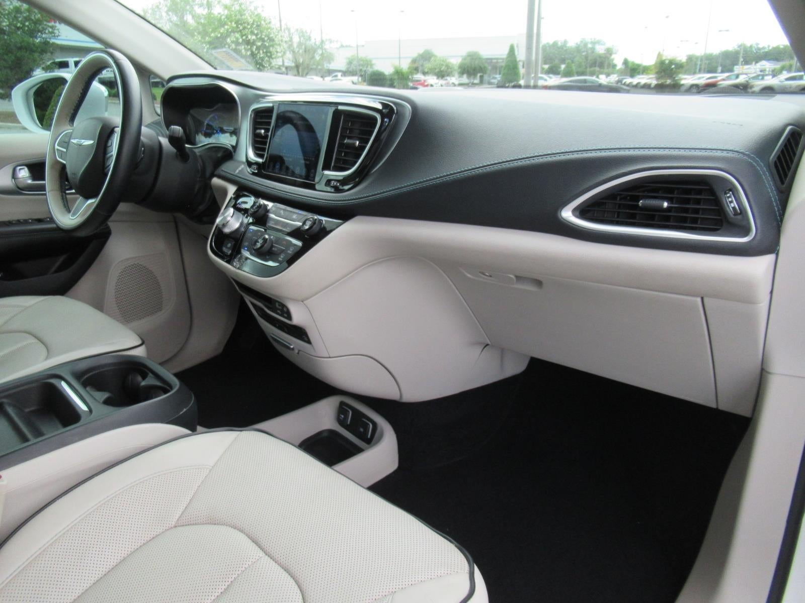 2017 Chrysler Pacifica Hybrid Platinum