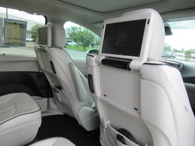 2017 Chrysler Pacifica Hybrid Platinum