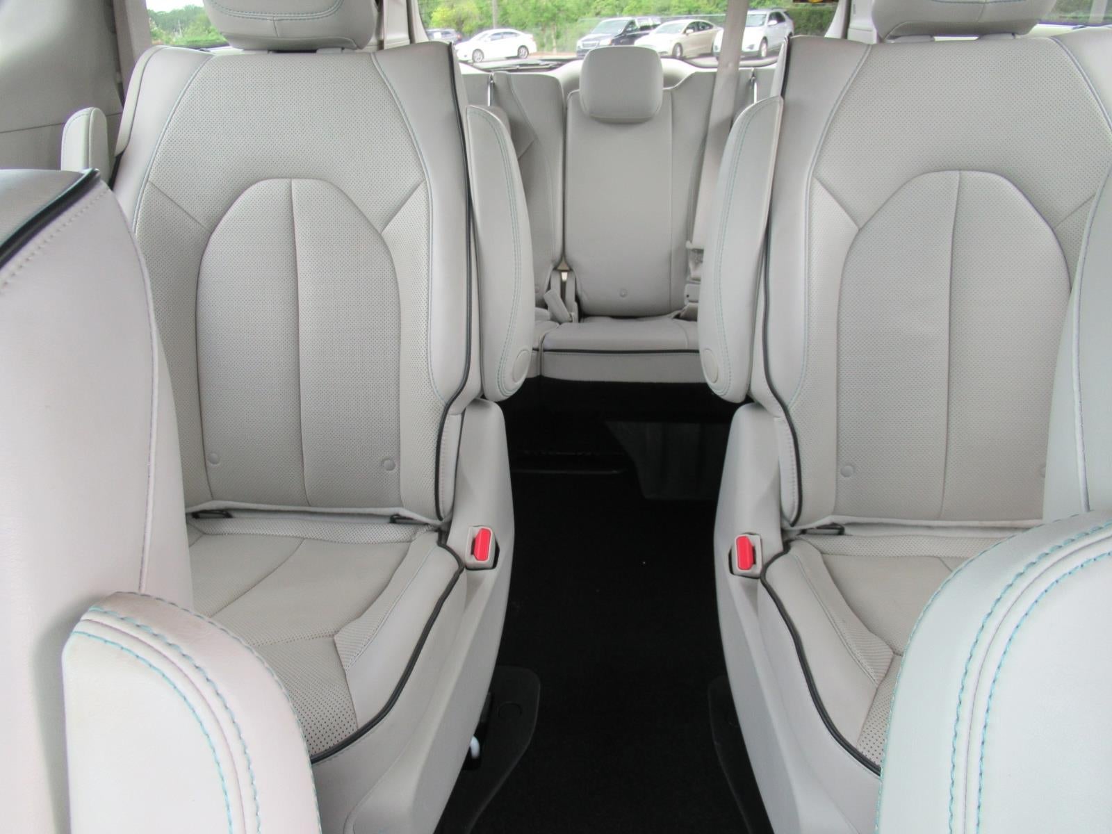 2017 Chrysler Pacifica Hybrid Platinum