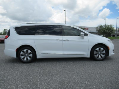 2017 Chrysler Pacifica Hybrid Platinum