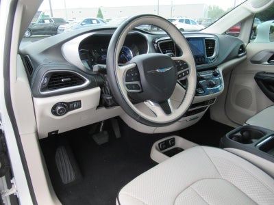 2017 Chrysler Pacifica Hybrid Platinum