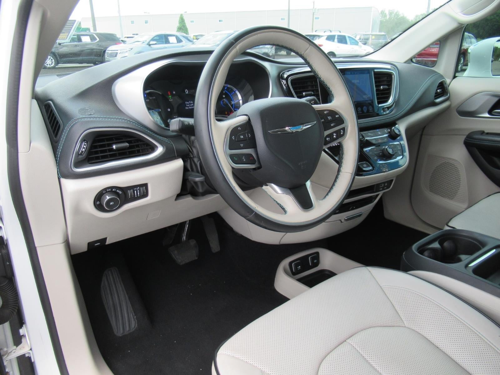 2017 Chrysler Pacifica Hybrid Platinum