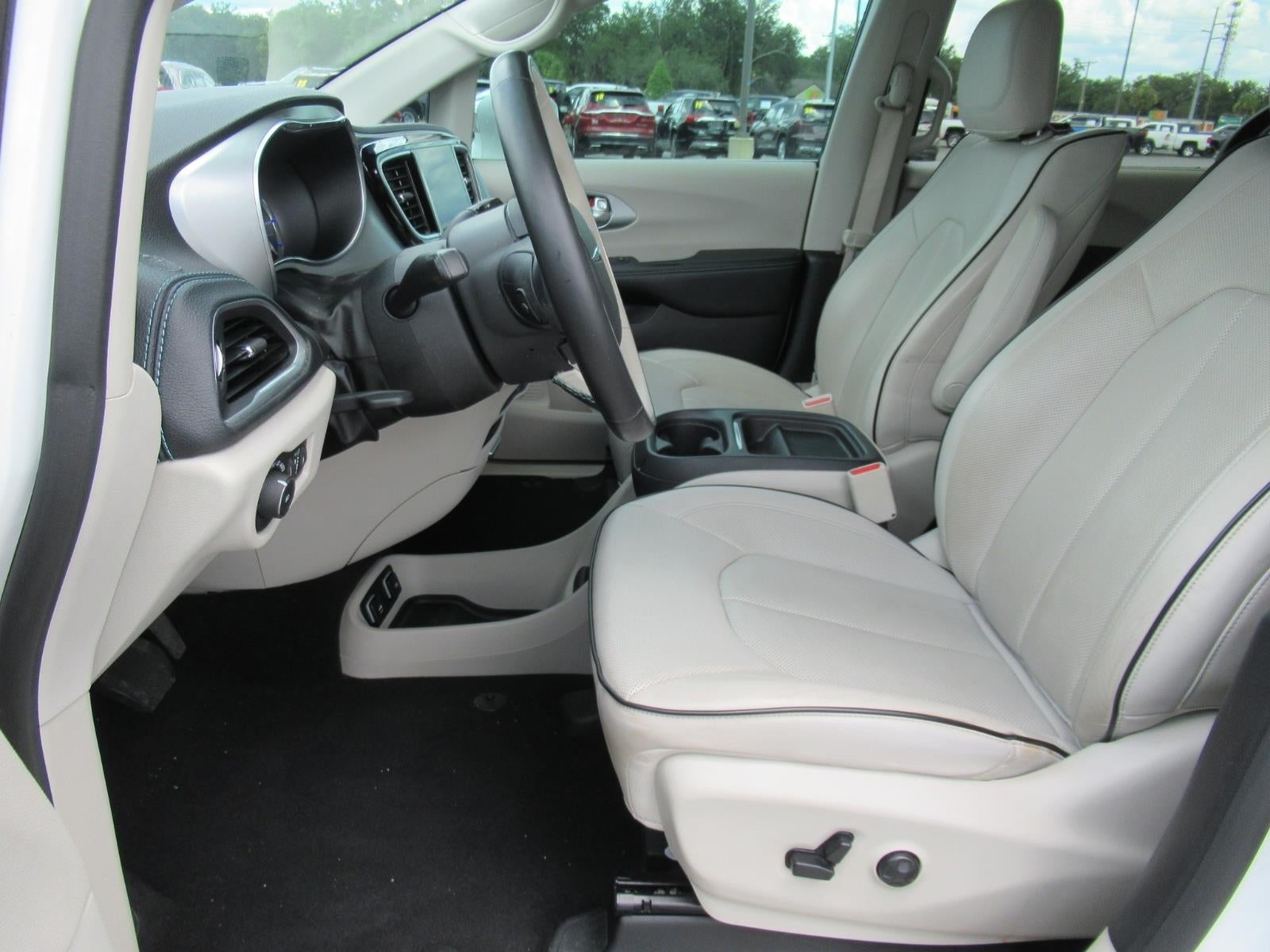 2017 Chrysler Pacifica Hybrid Platinum