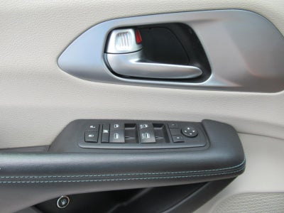 2017 Chrysler Pacifica Hybrid Platinum