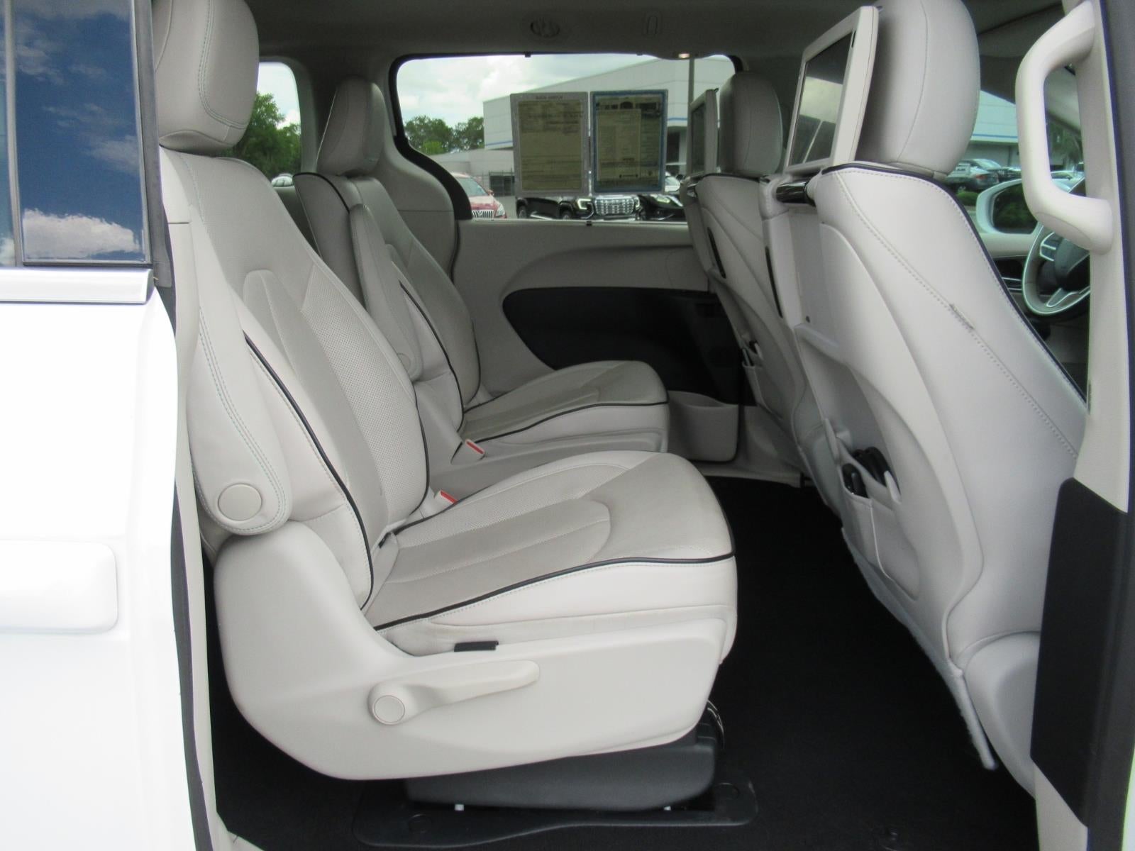 2017 Chrysler Pacifica Hybrid Platinum