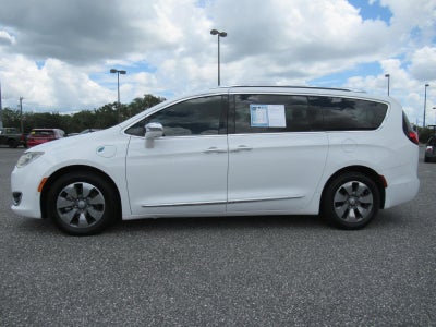 2017 Chrysler Pacifica Hybrid Platinum