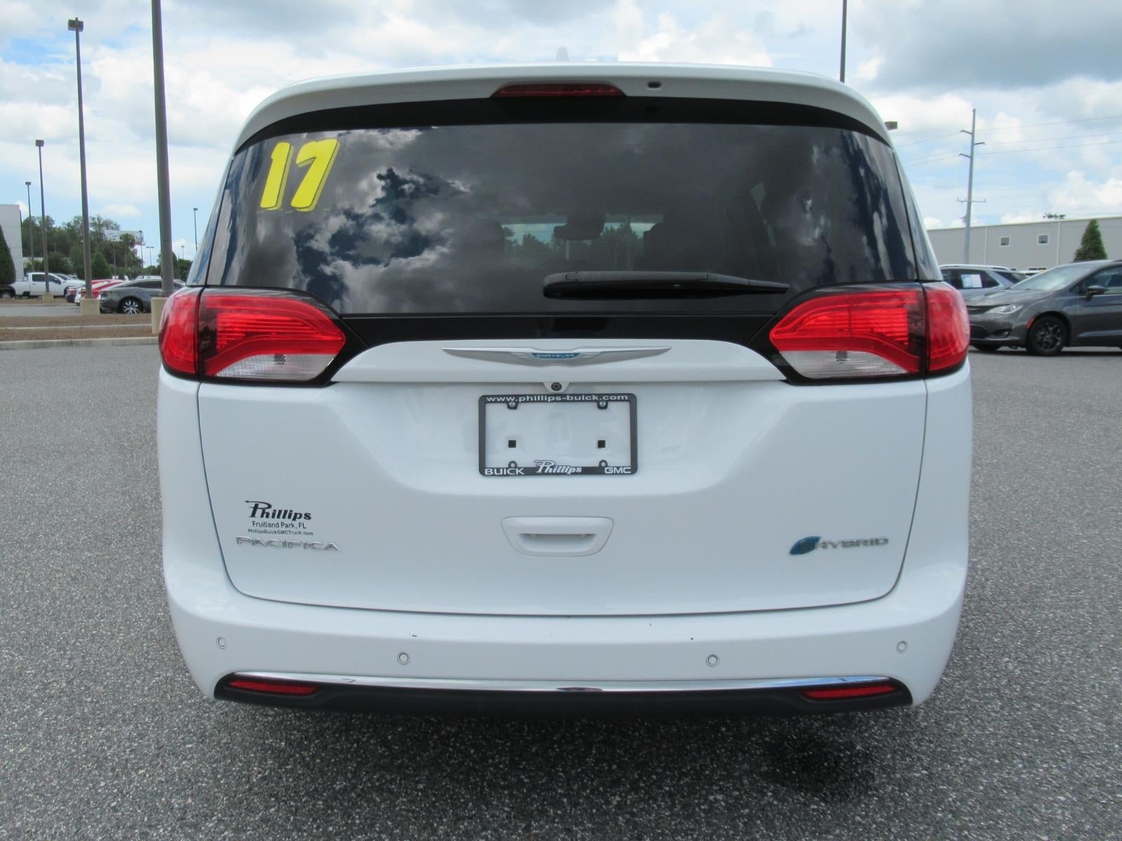 2017 Chrysler Pacifica Hybrid Platinum