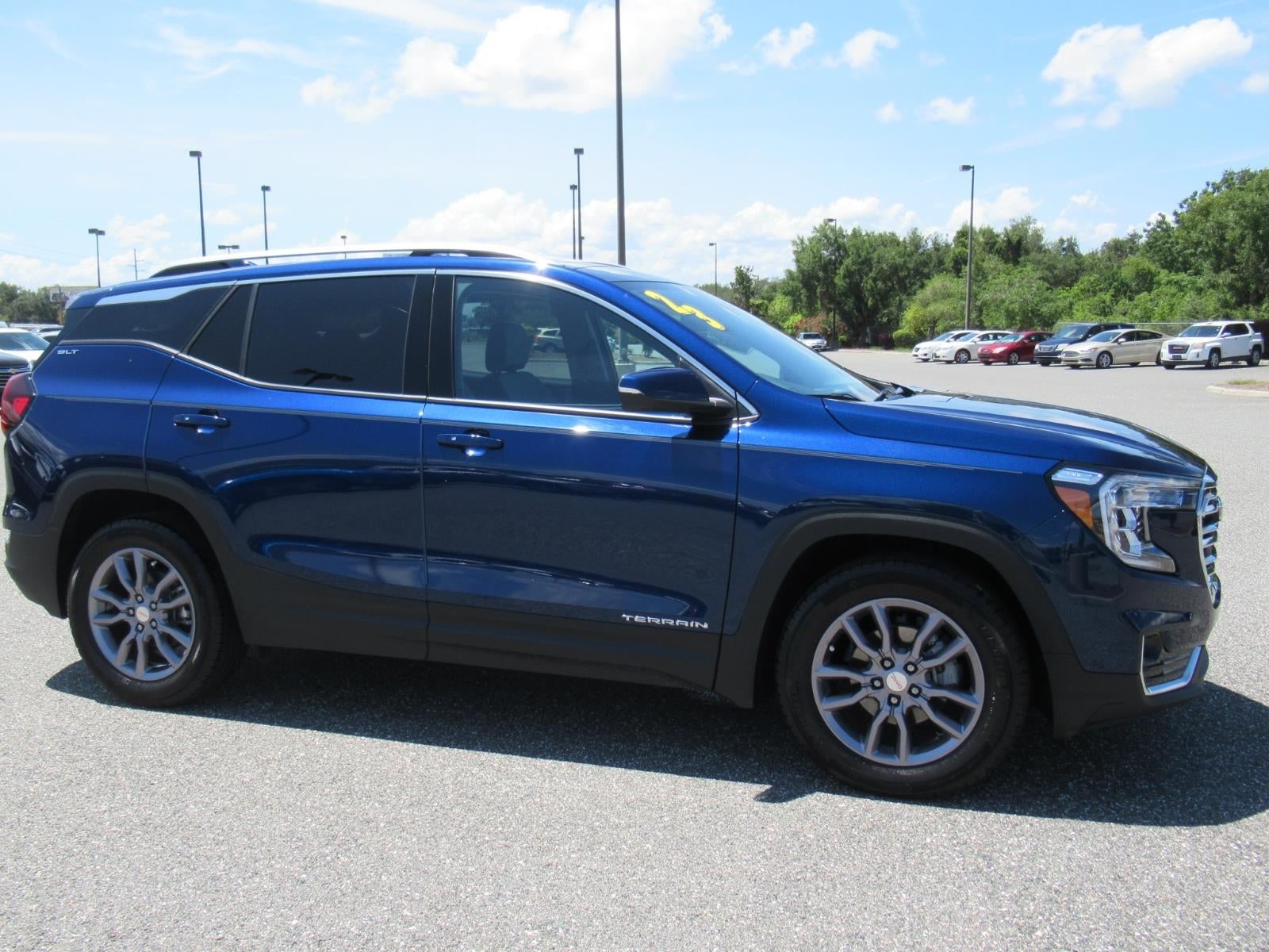 2023 GMC Terrain SLT