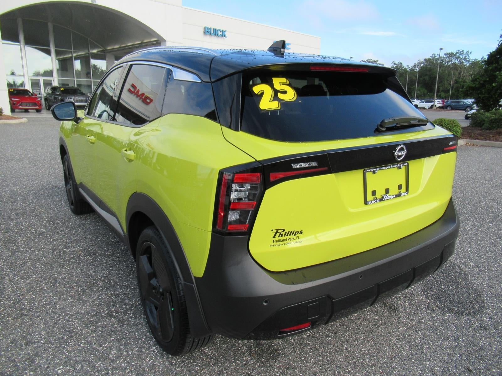 2025 Nissan Kicks SR