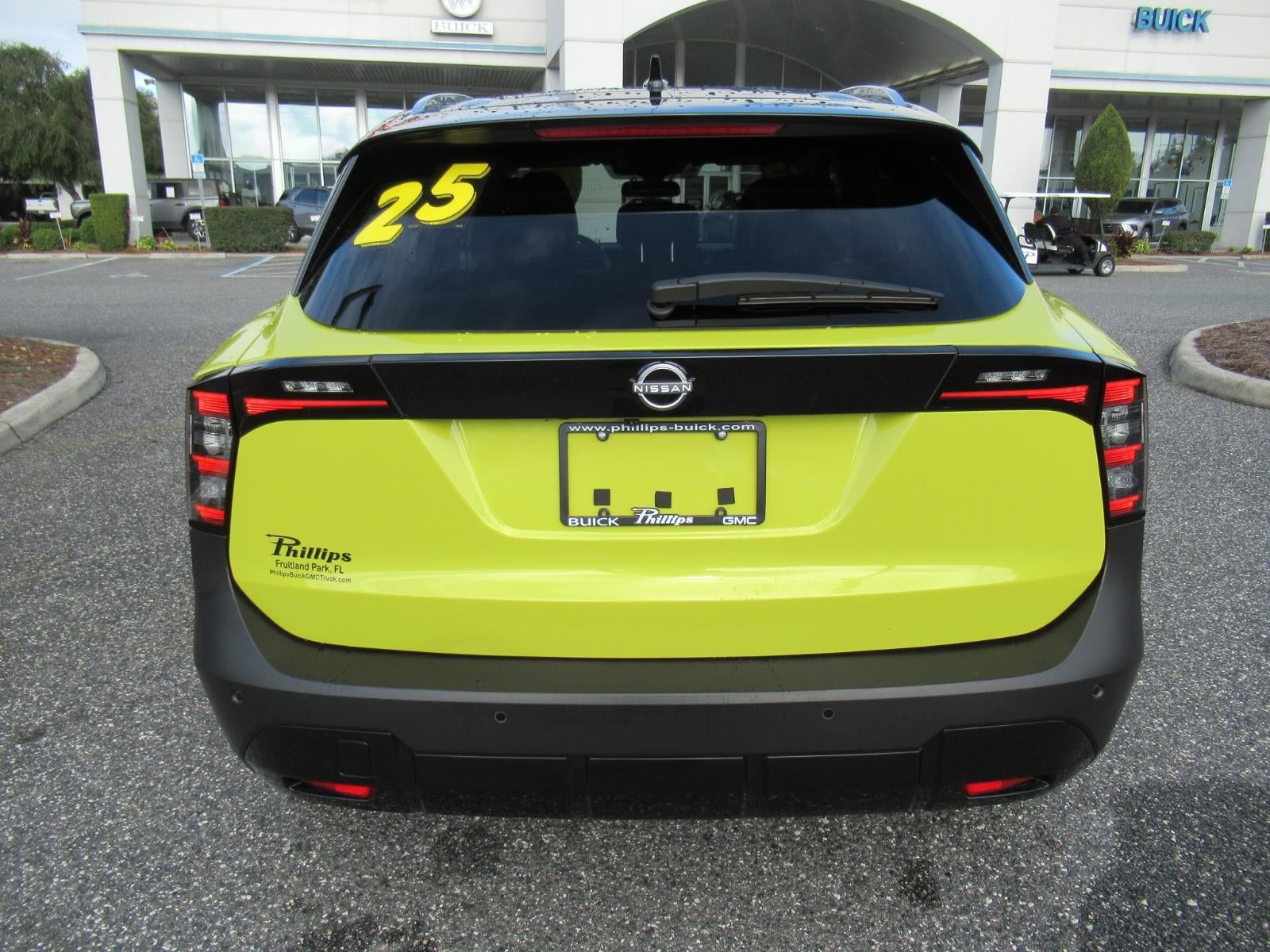 2025 Nissan Kicks SR
