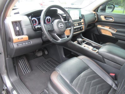 2024 Nissan Pathfinder Platinum