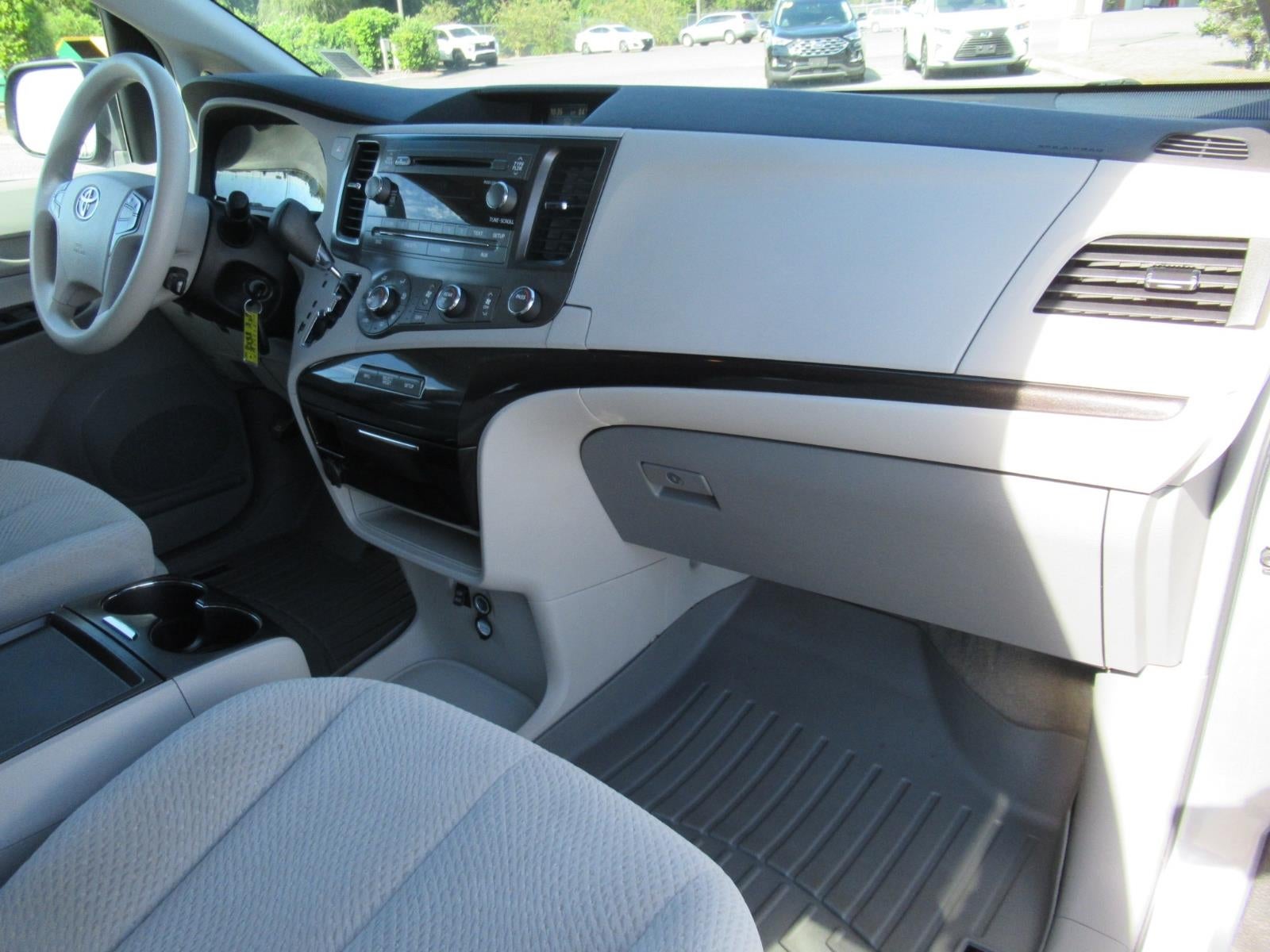 2011 Toyota Sienna LE AAS