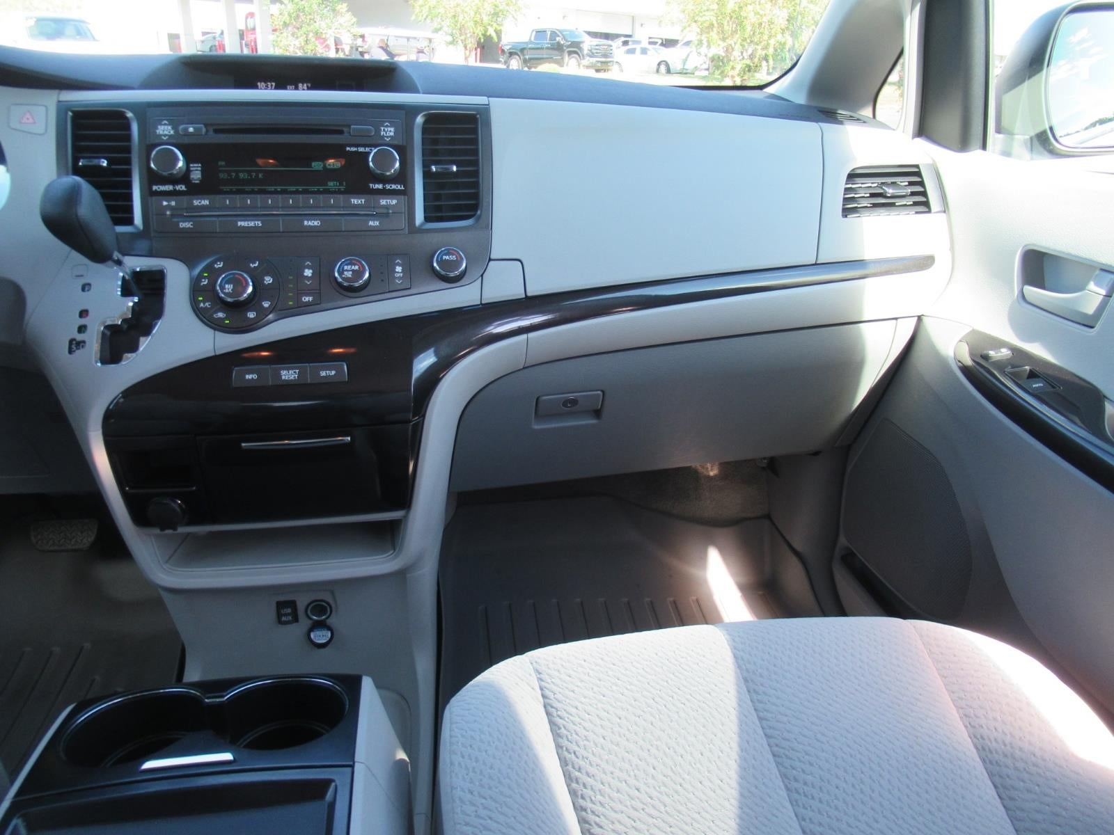 2011 Toyota Sienna LE AAS