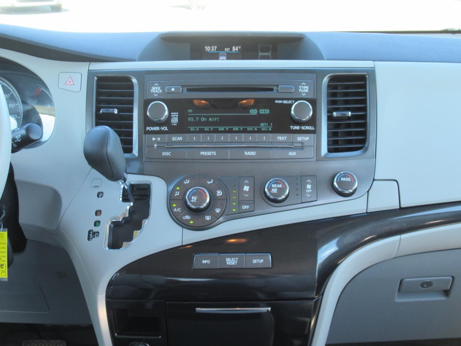 2011 Toyota Sienna LE AAS