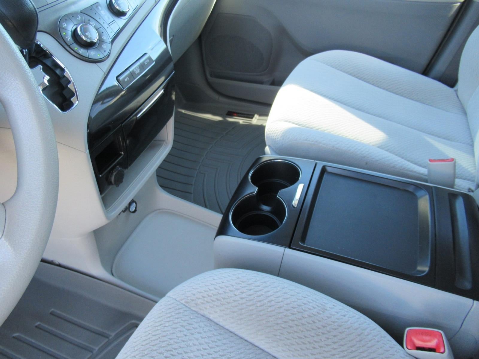 2011 Toyota Sienna LE AAS