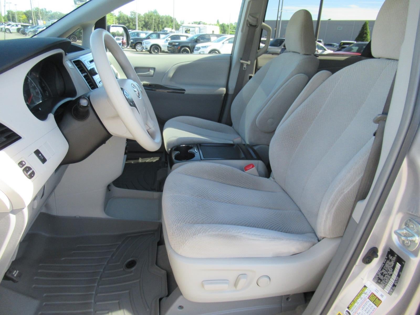 2011 Toyota Sienna LE AAS