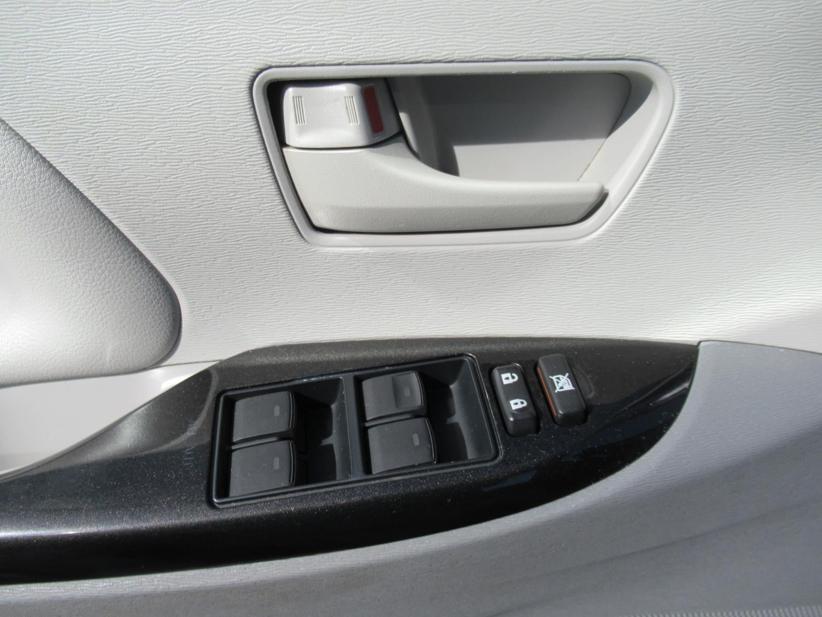 2011 Toyota Sienna LE AAS