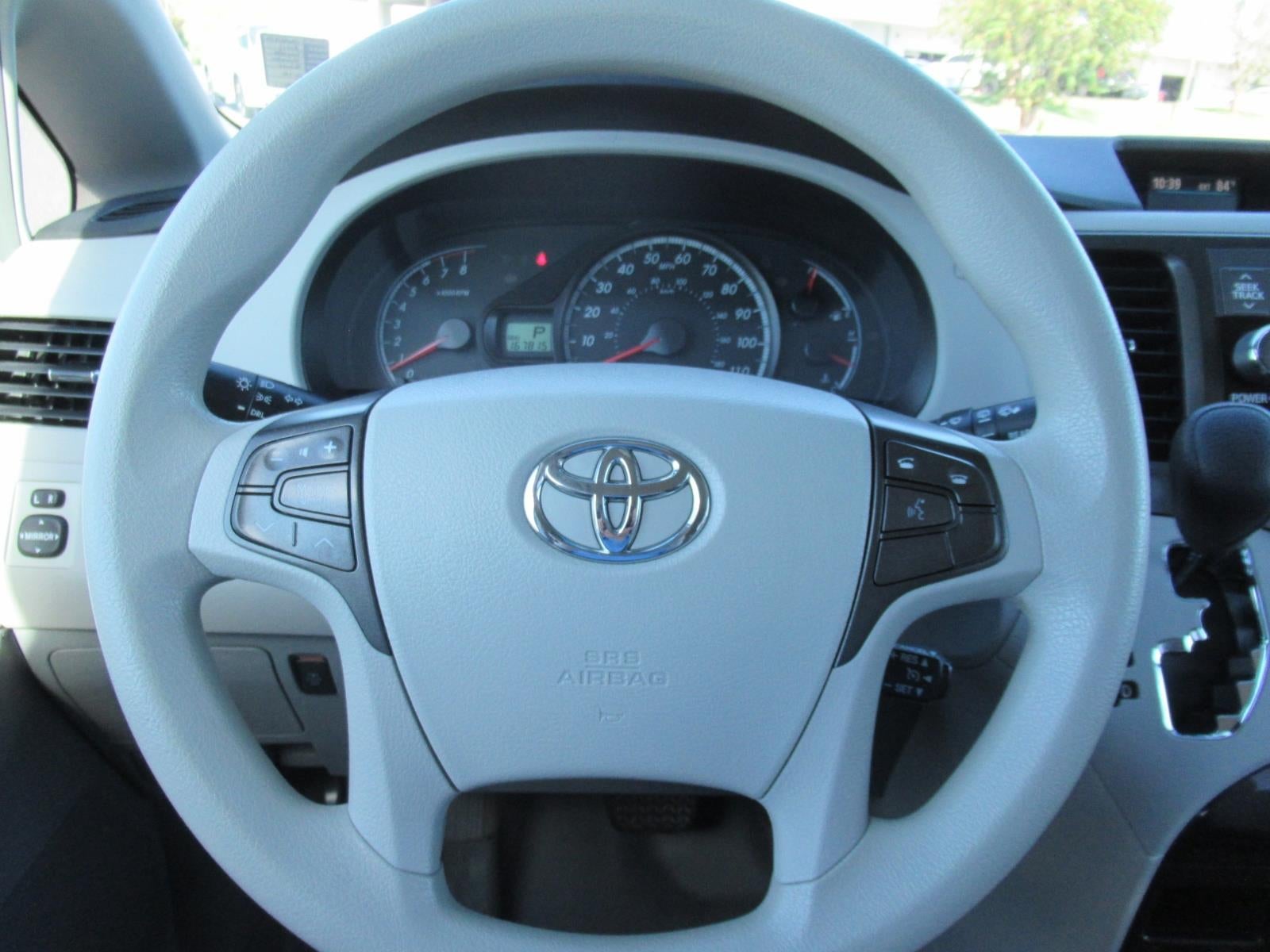 2011 Toyota Sienna LE AAS