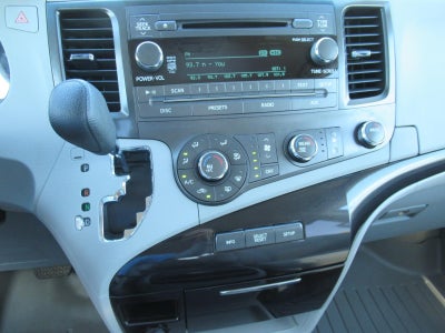 2011 Toyota Sienna LE AAS