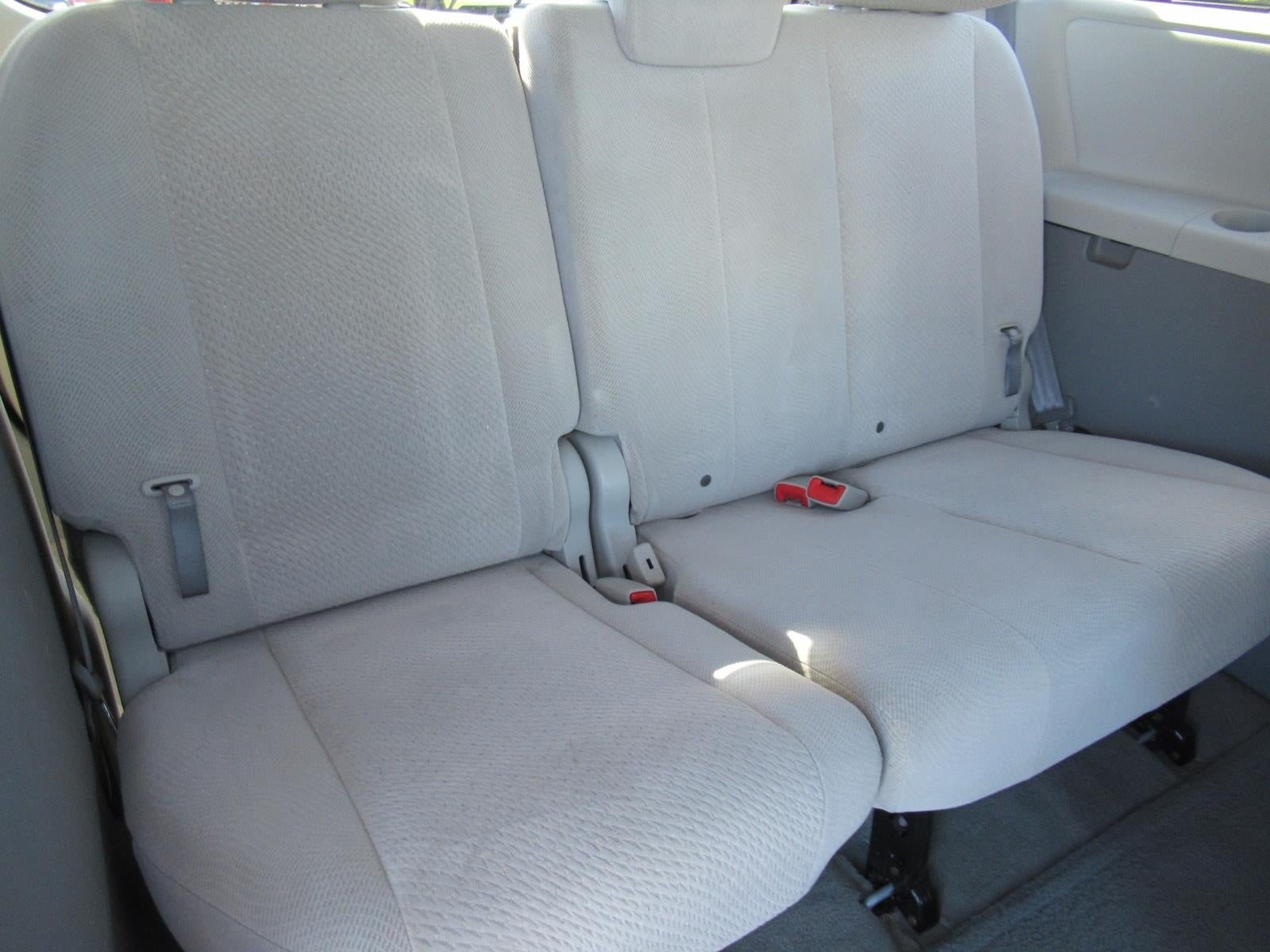 2011 Toyota Sienna LE AAS