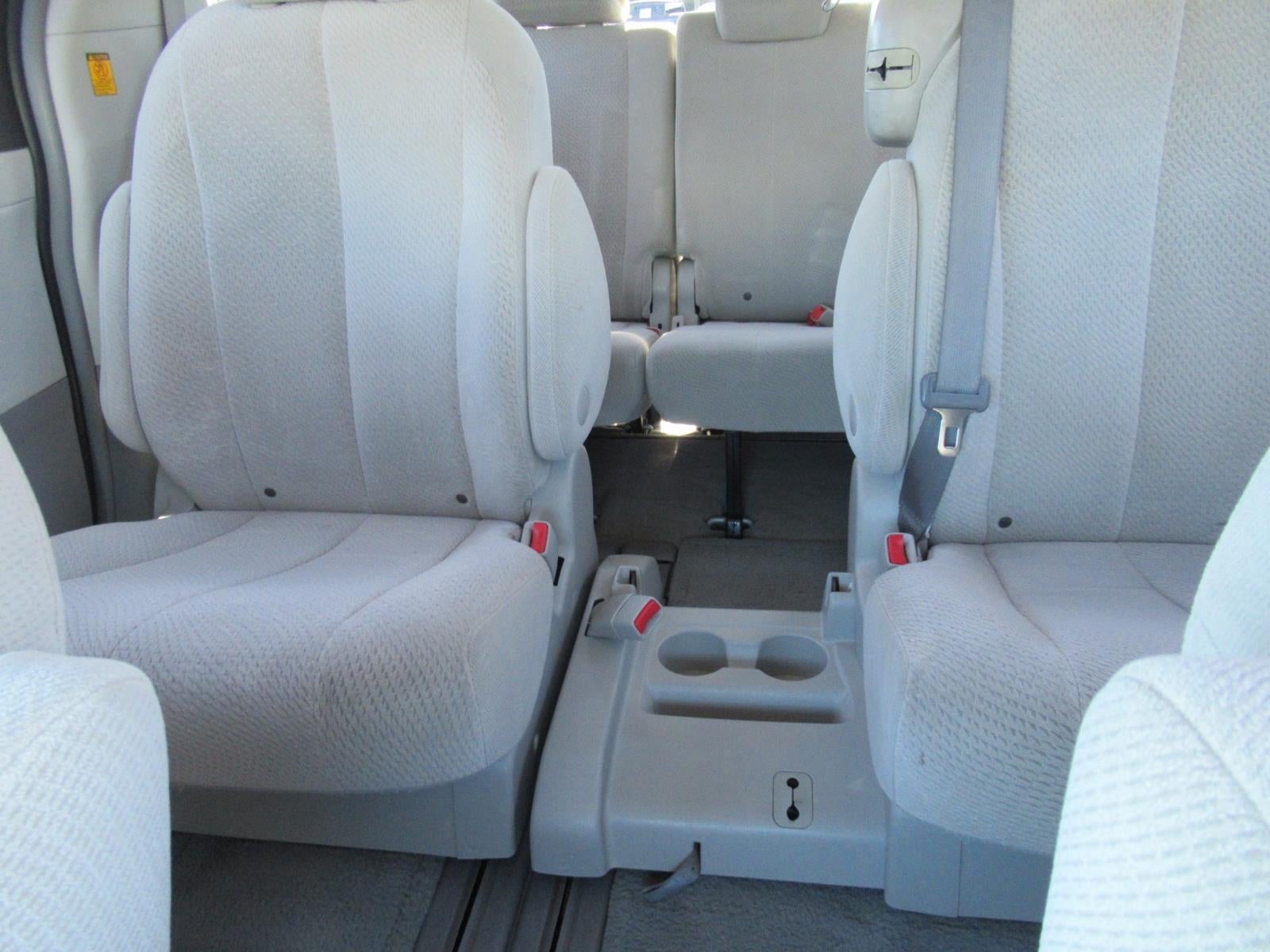 2011 Toyota Sienna LE AAS