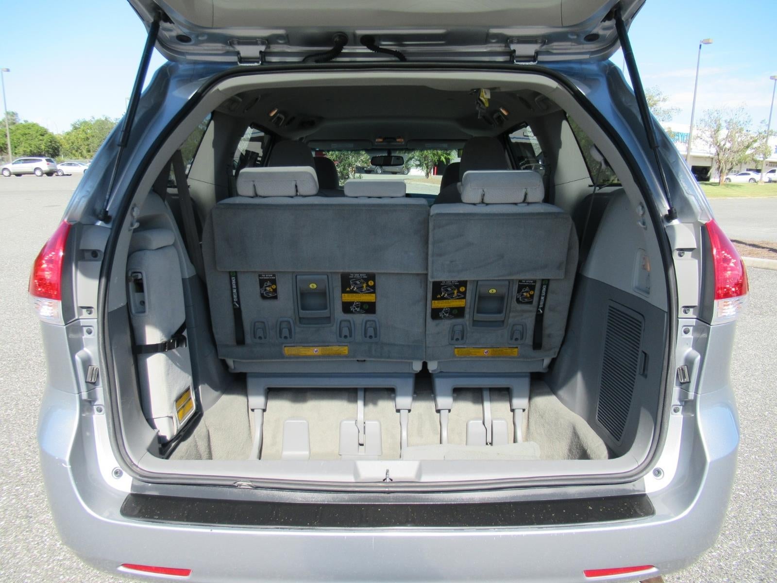 2011 Toyota Sienna LE AAS