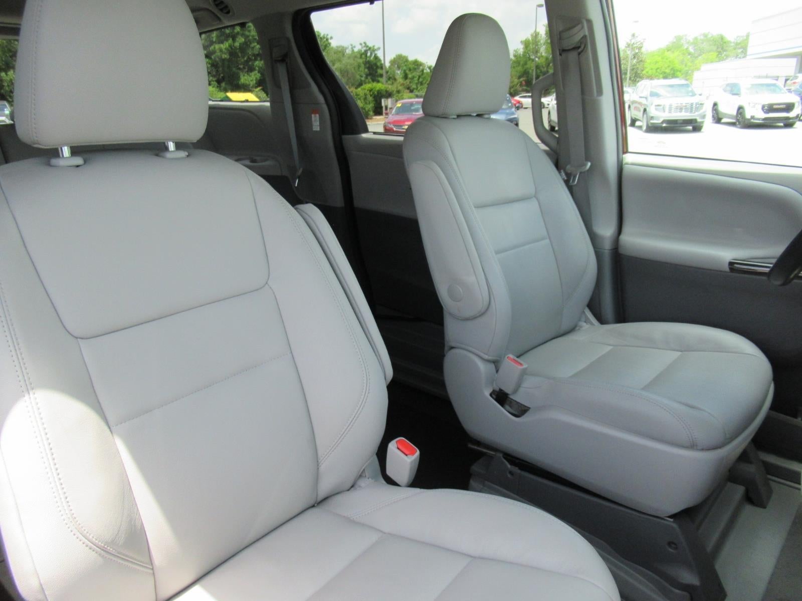 2019 Toyota Sienna XLE - Photo 12