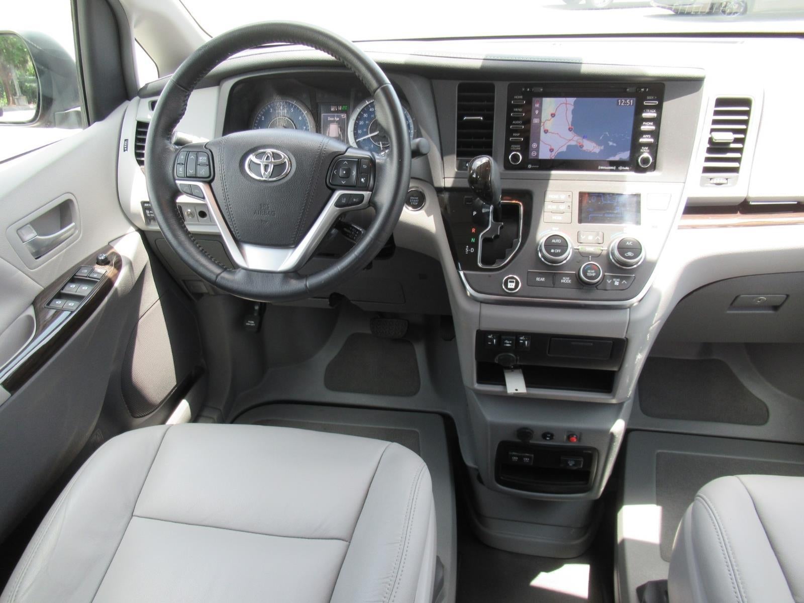 2019 Toyota Sienna XLE - Photo 17